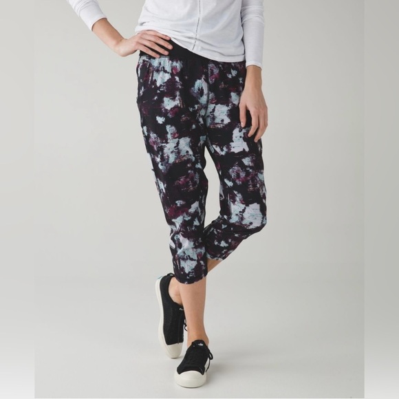 Lululemon Tranquil Crop Kara Blossom Multi | Retired Edition Size 8 - Picture 1 of 11